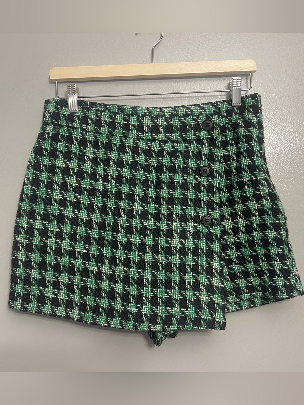 Cache-Cache Green/Black Houndstooth Tweed Skort